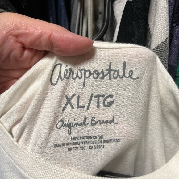 Aeropostale T-shirt - Picture 3 of 4